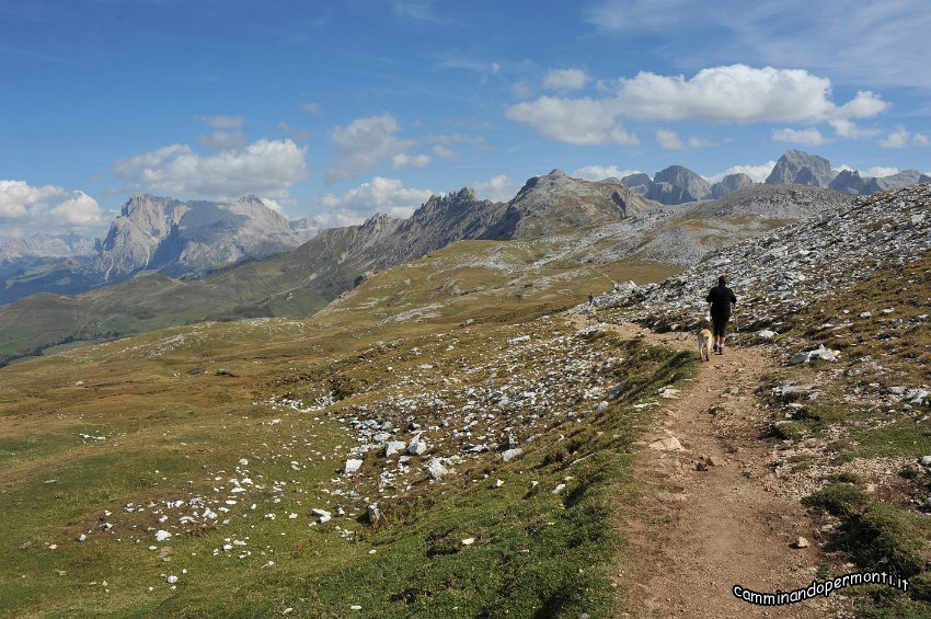 098 Altipiano dello Sciliar - verso il Rifugio Tires.JPG